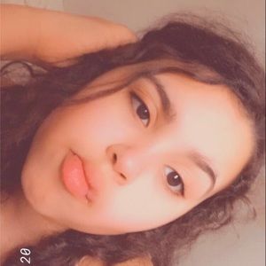 Meet your Posher, Analia